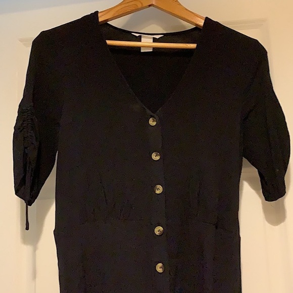 H&M Button Down Rouched sleeve dress Size: 6 Color: black - Picture 3 of 9